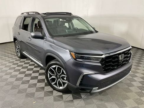 Used 2025 Honda Pilot Elite image 43