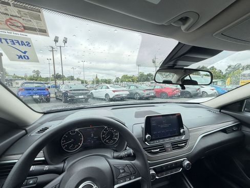 Used 2025 Nissan Altima 2.5 SV FWD image 34