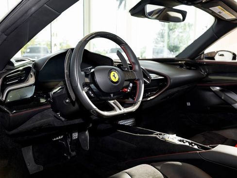 Used 2022 Ferrari SF90 Spider image 29