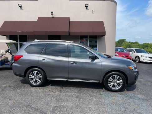 Used 2019 Nissan Pathfinder SL AWD/4WD image 4