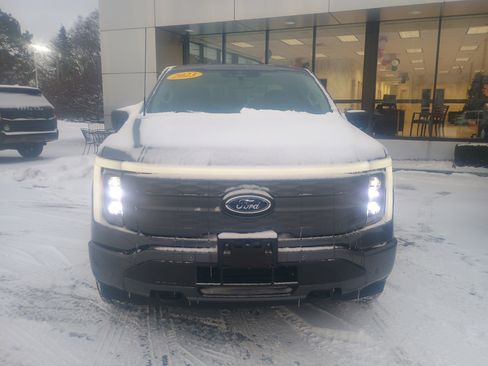 Used 2023 Ford F150 Lightning XLT image 2