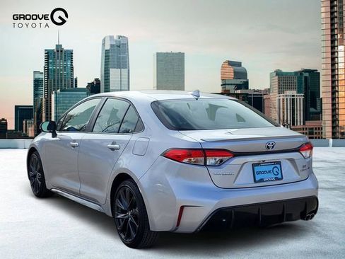 Used 2024 Toyota Corolla SE w/ Convenience Package image 3