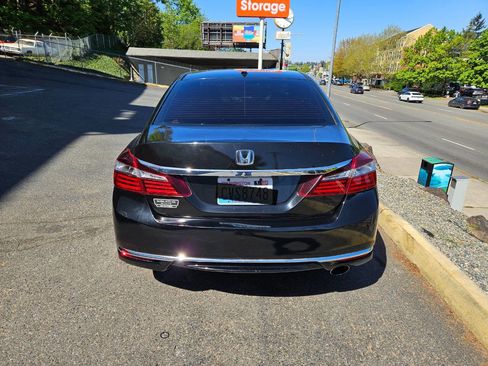 Used 2016 Honda Accord EX image 4