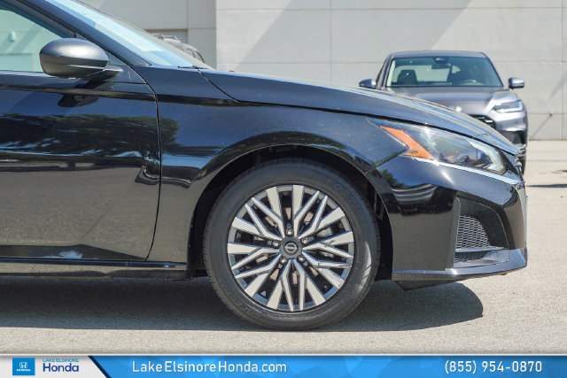 Used 2024 Nissan Altima 2.5 SV FWD image 7