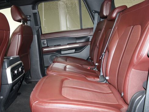 Used 2024 Ford Expedition Limited image 19