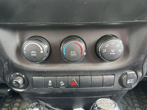 Used 2012 Jeep Wrangler Unlimited Sport image 21