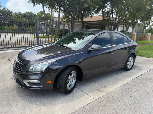 Used 2016 Chevrolet Cruze LT FWD image 1