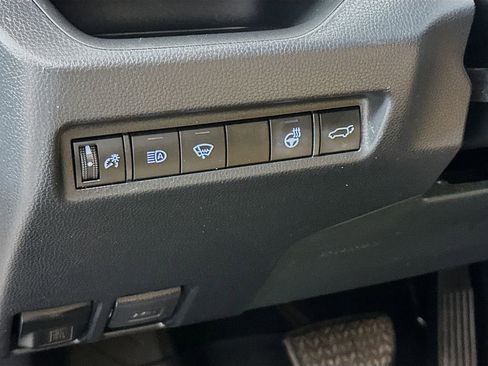 Used 2020 Toyota RAV4 XLE Premium image 11