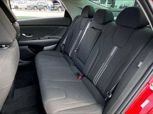 Used 2024 Hyundai Elantra SEL w/ Convenience Package FWD image 17