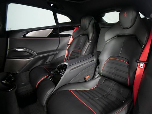 Used 2025 Ferrari Purosangue AWD/4WD image 39