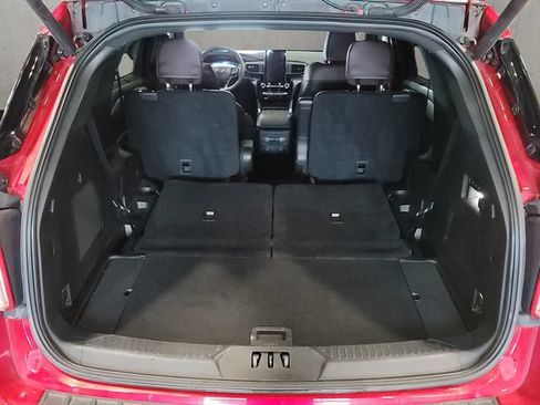 Used 2022 Ford Explorer Platinum w/ Equipment Group 601A AWD/4WD image 21