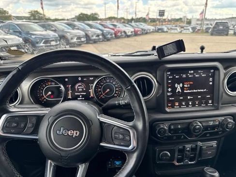 Used 2022 Jeep Gladiator Overland AWD/4WD image 19