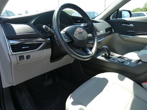 Used 2019 Cadillac XT4 Luxury w/ Cold Weather Package FWD image 23