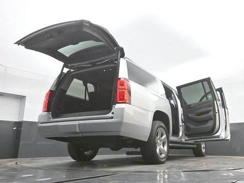 Used 2020 Chevrolet Suburban Premier AWD/4WD image 58