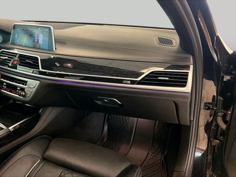 Used 2022 BMW 750i xDrive w/ Executive Package AWD/4WD image 18