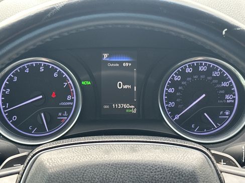 Used 2018 Toyota Camry SE w/ Convenience Package FWD image 19