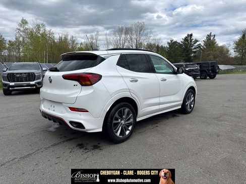 Used 2020 Buick Encore GX Essence w/ Experience Buick Package FWD image 5