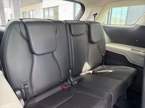 Used 2024 Kia Carnival LX image 16