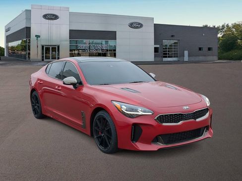 Used 2018 Kia Stinger GT2 image 2