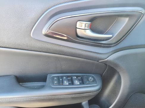 Used 2016 Chrysler 200 S w/ Navigation & Sound Group I image 19