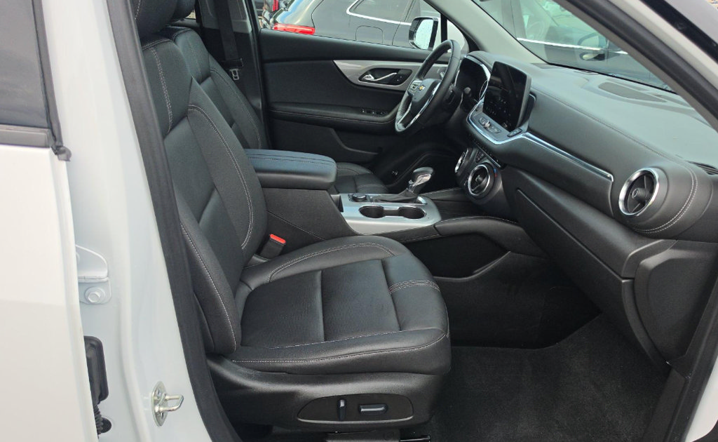 Used 2024 Chevrolet Blazer LT AWD/4WD image 4