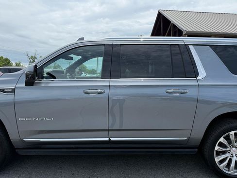 Used 2022 GMC Yukon XL Denali AWD/4WD image 43
