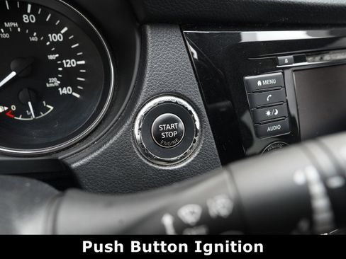 Used 2019 Nissan Rogue SV image 16