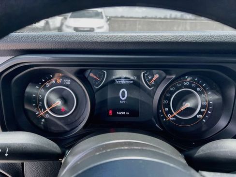 Used 2025 Jeep Gladiator Sport AWD/4WD image 15