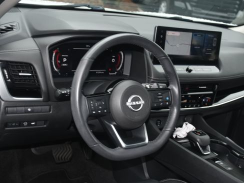 Used 2024 Nissan Rogue SL w/ SL Premium Package AWD/4WD image 9