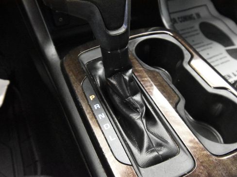 Used 2018 GMC Canyon SLE image 17