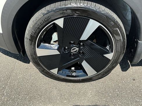 Used 2025 Nissan Kicks SR FWD image 7