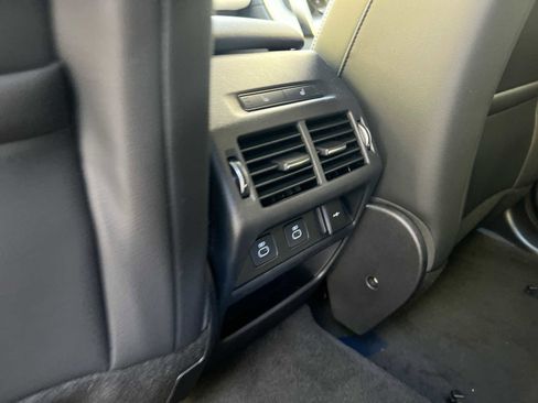 Used 2025 Land Rover Discovery Sport Dynamic SE image 17