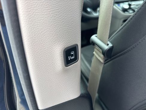 Used 2023 Chrysler Voyager LX image 20