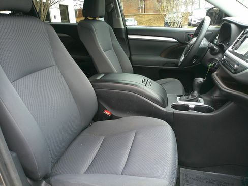 Used 2017 Toyota Highlander LE image 35