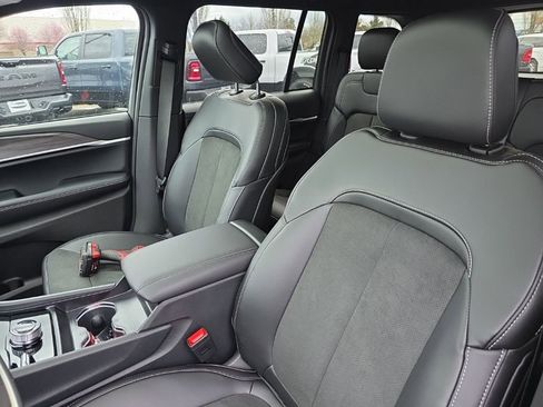 New 2026 Jeep Grand Cherokee Altitude image 14