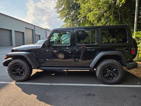 Used 2022 Jeep Wrangler Unlimited Sport AWD/4WD image 3