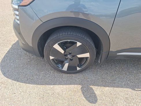 Certified 2025 Nissan Kicks SR FWD image 27
