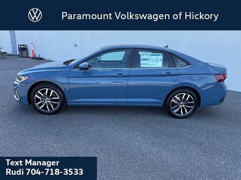 Used 2026 Volkswagen Jetta SE FWD image 5