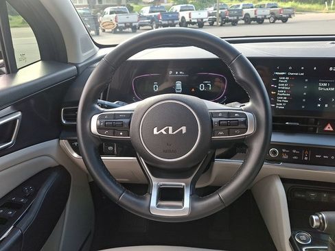 Used 2025 Kia Sportage EX FWD image 19