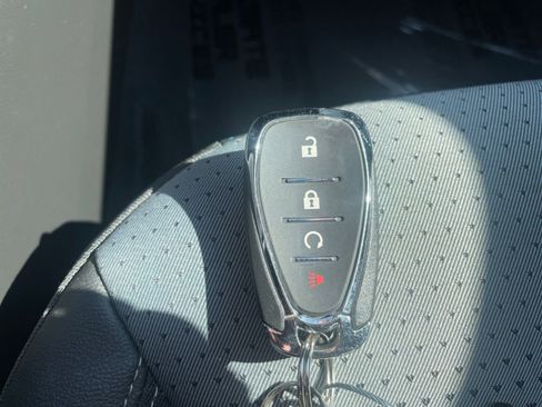 Used 2025 Chevrolet Trax LT w/ LT Convenience Package image 21