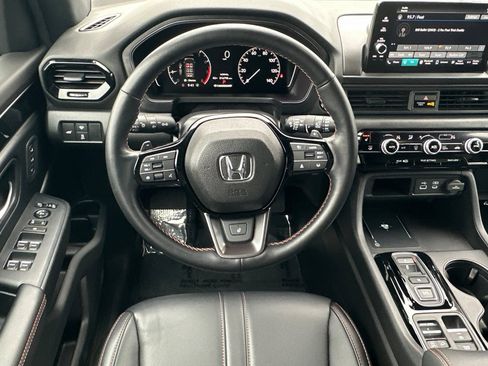 Certified 2025 Honda Pilot TrailSport image 14