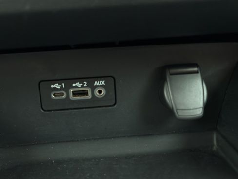 Used 2025 Nissan Altima 2.5 SV FWD image 36