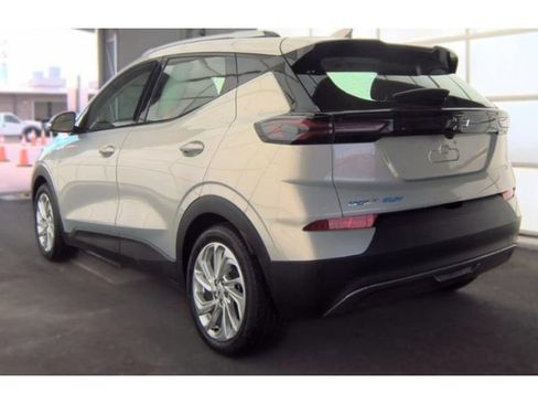 Used 2023 Chevrolet Bolt EUV LT FWD image 4