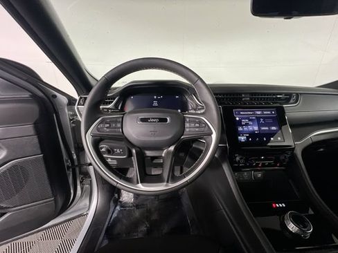 Used 2025 Jeep Grand Cherokee L Laredo RWD image 14