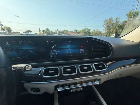 Used 2020 Mercedes-Benz GLS 580 4MATIC image 13