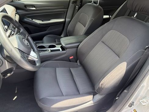 Used 2024 Nissan Altima 2.5 SV FWD image 13