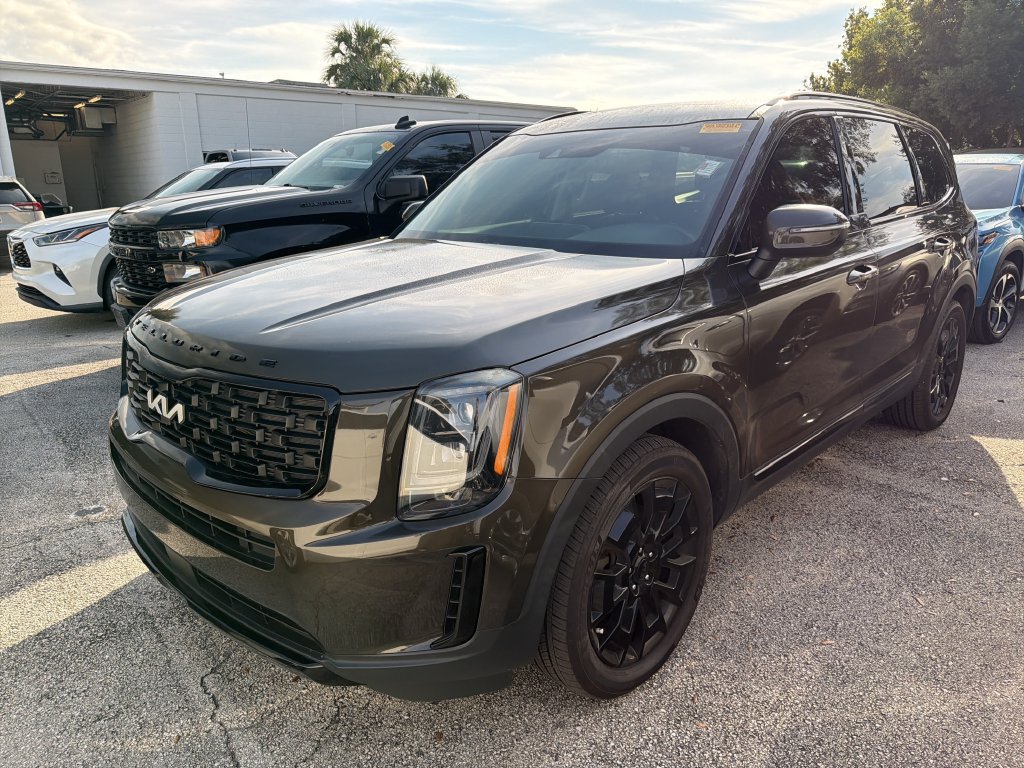 Used 2022 Kia Telluride EX w/ EX Premium Package AWD/4WD image 2