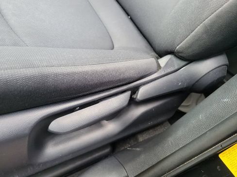 Used 2022 Toyota Corolla Cross LE w/ Moonroof Package FWD image 11