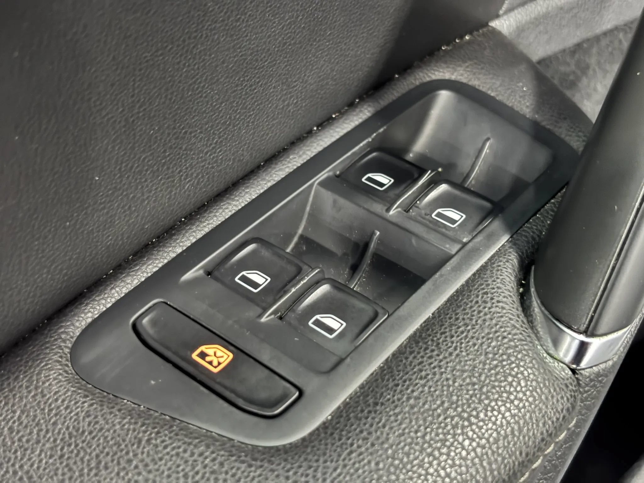 Used 2015 Volkswagen Golf S FWD image 34