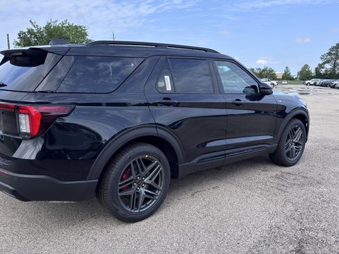 New 2026 Ford Explorer ST-Line w/ ST-Line Street Pack RWD image 3